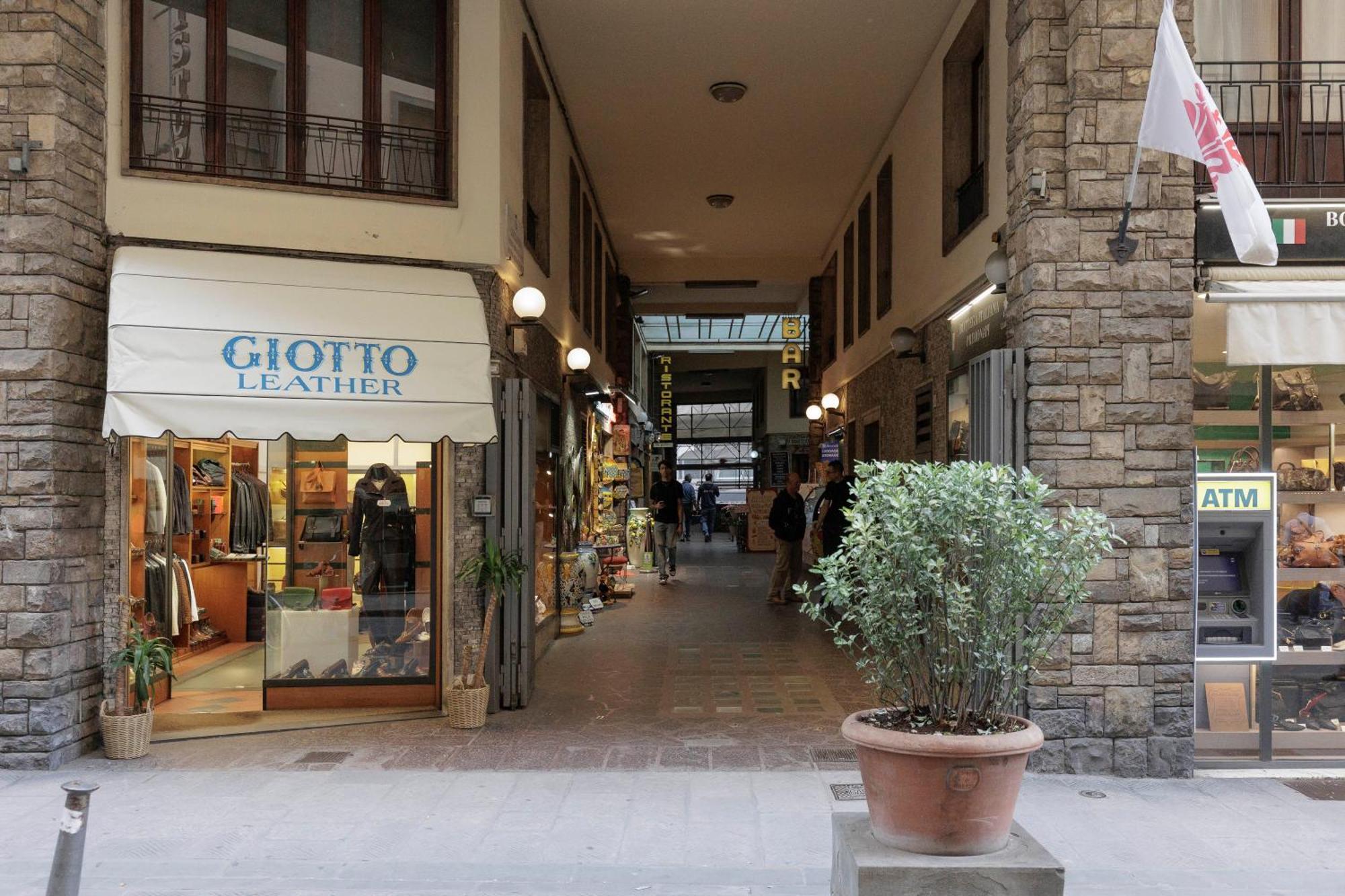 Giordano Luxury *
